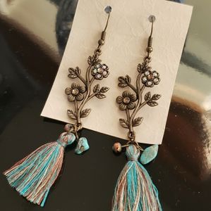 Handcrafted 2F Dangling Earrings